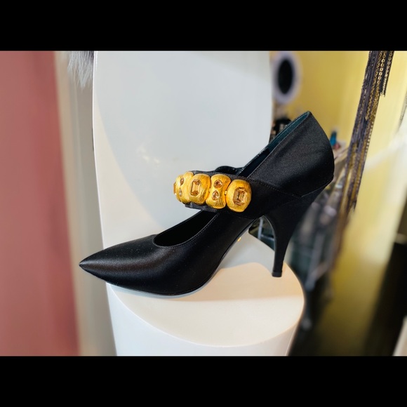 Prada - Picture 3 of 8